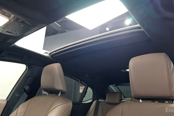 2022 Lexus ES с пробегом 22 696 км