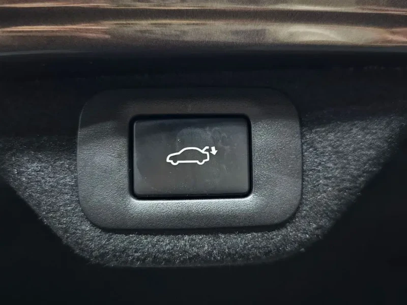 2022 Lexus ES с пробегом 22 696 км