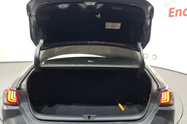 2022 Lexus ES с пробегом 22 696 км