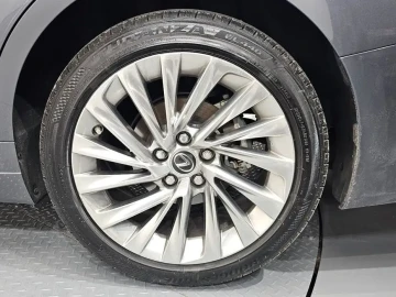 2022 Lexus ES с пробегом 22 696 км
