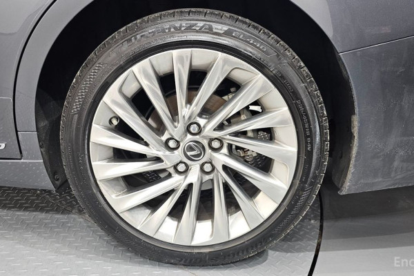 2022 Lexus ES с пробегом 22 696 км