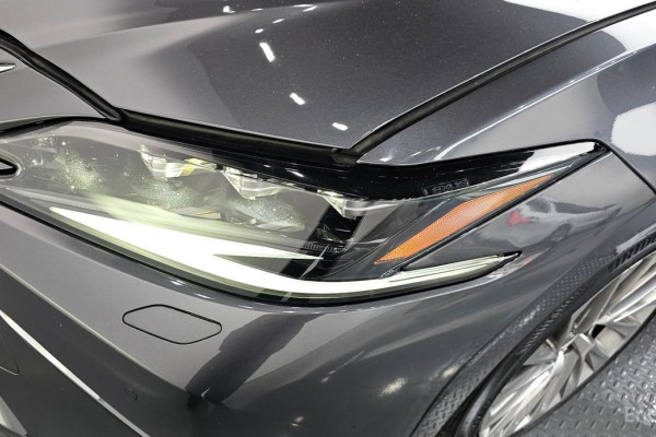 2022 Lexus ES с пробегом 22 696 км