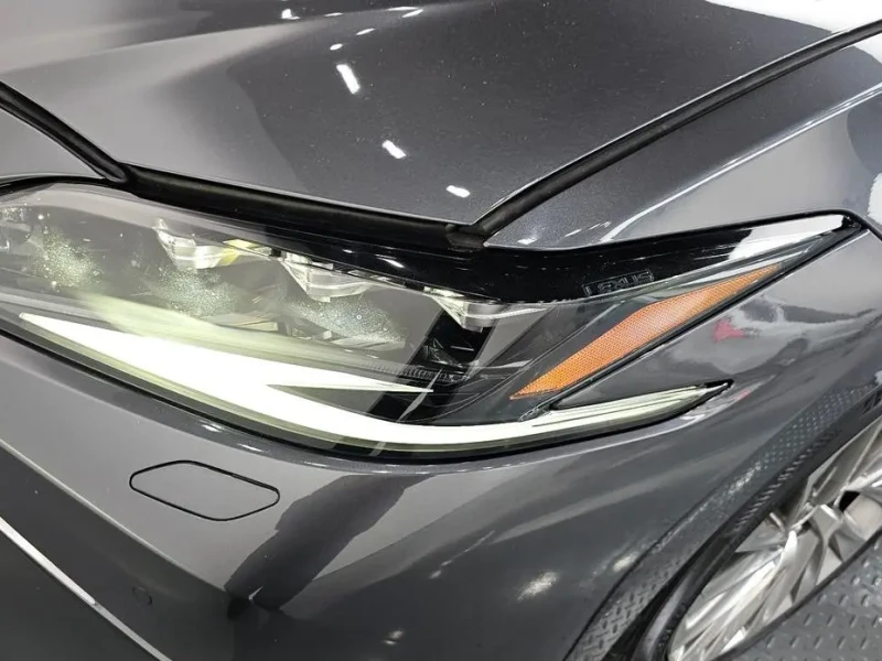 2022 Lexus ES с пробегом 22 696 км
