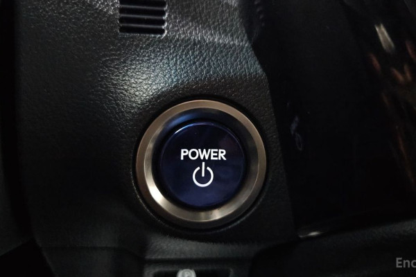 2022 Lexus ES с пробегом 22 696 км