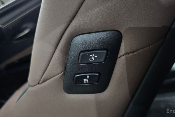 2022 Lexus ES с пробегом 22 696 км