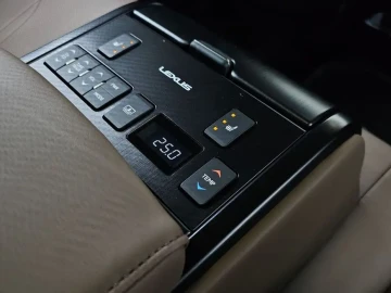 2022 Lexus ES с пробегом 22 696 км