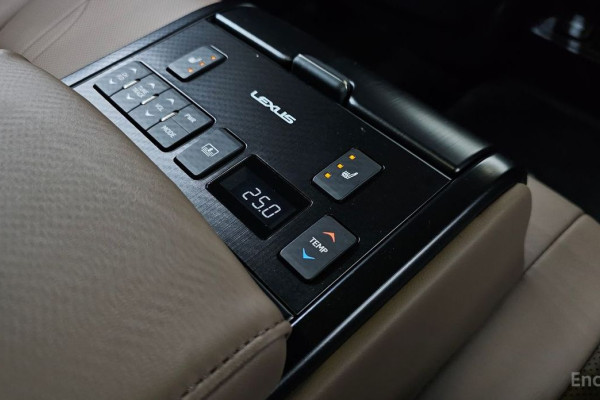 2022 Lexus ES с пробегом 22 696 км