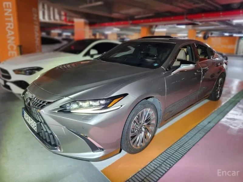 2023 Lexus ES с пробегом 43 462 км