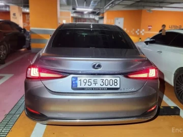 2023 Lexus ES с пробегом 43 462 км