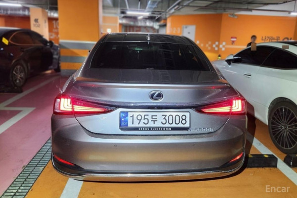 2023 Lexus ES с пробегом 43 462 км