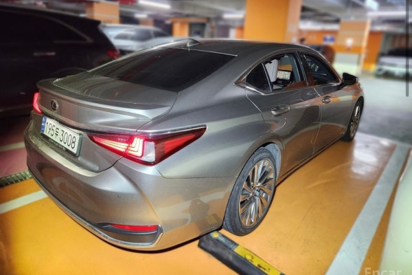 2023 Lexus ES с пробегом 43 462 км