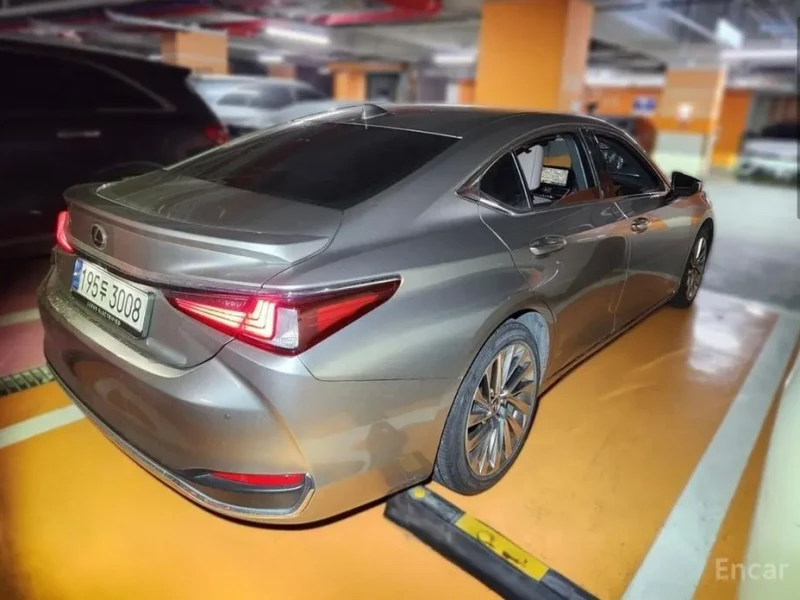 2023 Lexus ES с пробегом 43 462 км