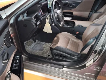 2023 Lexus ES с пробегом 43 462 км