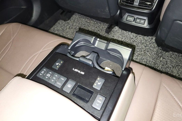 2023 Lexus ES с пробегом 43 462 км