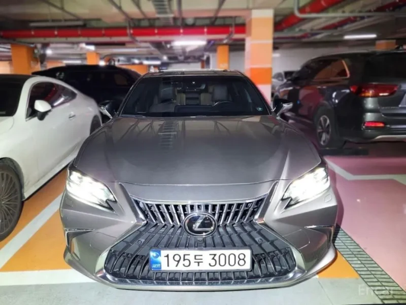 2023 Lexus ES с пробегом 43 462 км