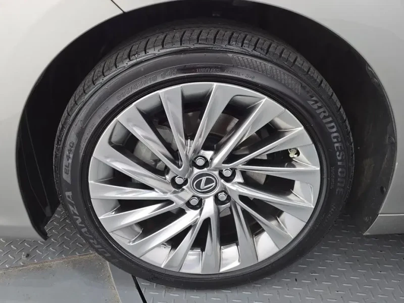 2023 Lexus ES с пробегом 50 154 км