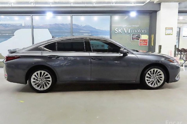 2023 Lexus ES с пробегом 65 651 км