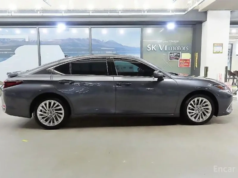 2023 Lexus ES с пробегом 65 651 км