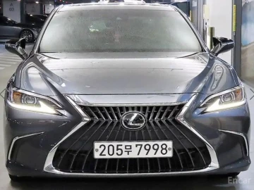 2023 Lexus ES с пробегом 65 651 км