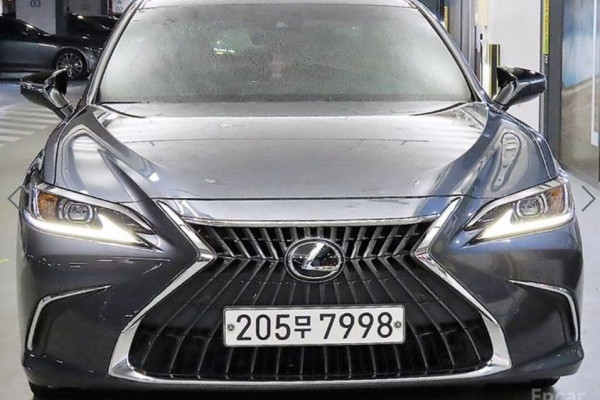 2023 Lexus ES с пробегом 65 651 км