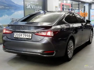 2023 Lexus ES с пробегом 65 651 км