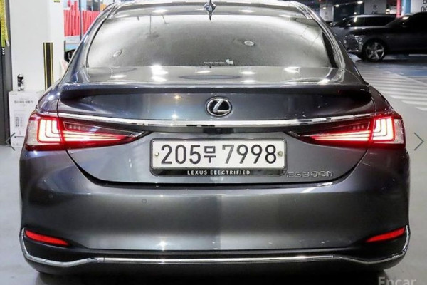 2023 Lexus ES с пробегом 65 651 км