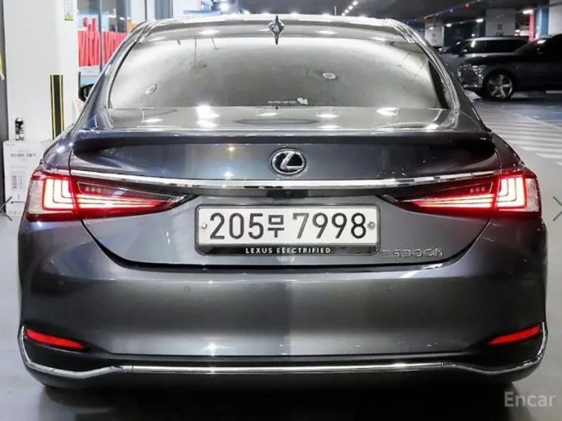 2023 Lexus ES с пробегом 65 651 км