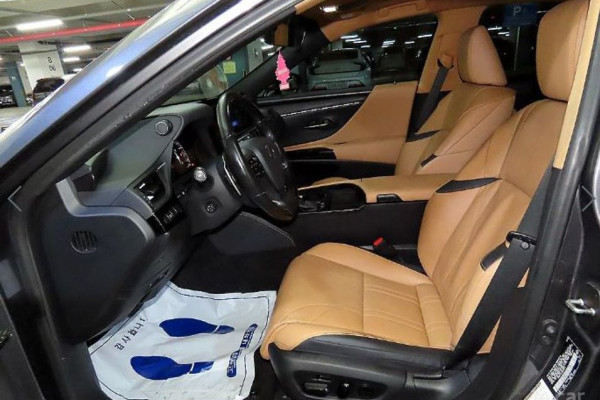 2023 Lexus ES с пробегом 65 651 км