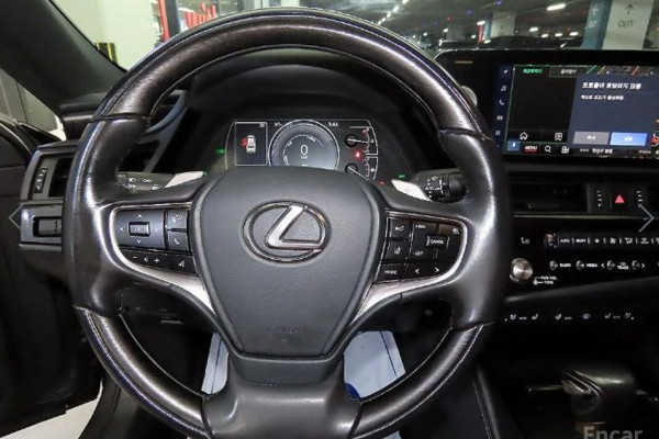 2023 Lexus ES с пробегом 65 651 км