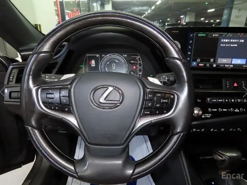 2023 Lexus ES с пробегом 65 651 км