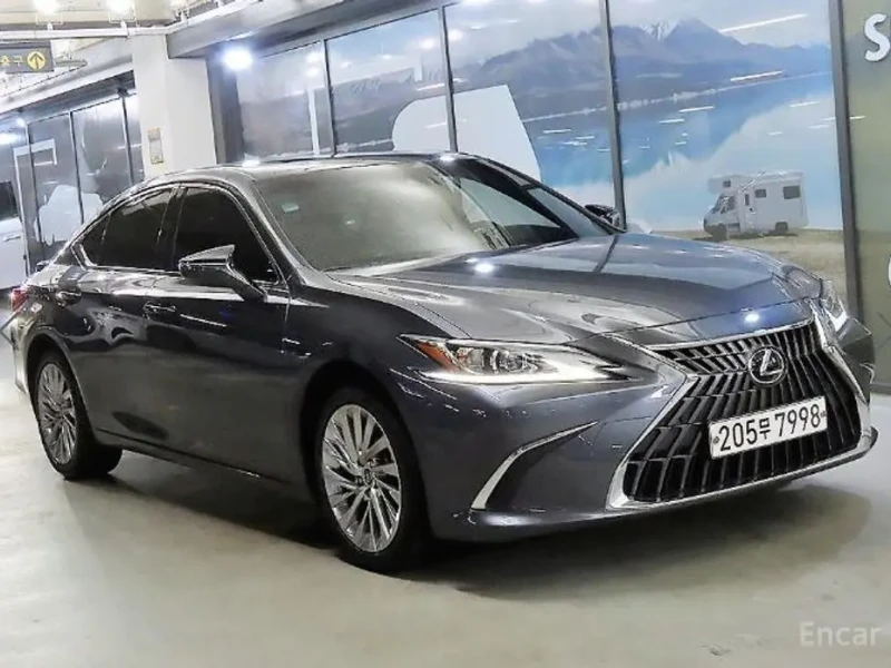 2023 Lexus ES с пробегом 65 651 км