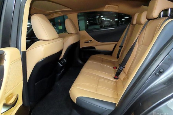 2023 Lexus ES с пробегом 65 651 км