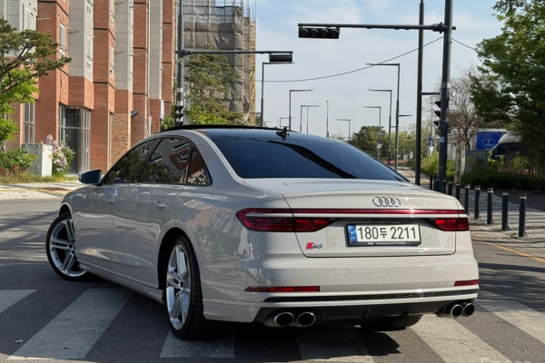 2021 Audi S8 с пробегом 59 000 км