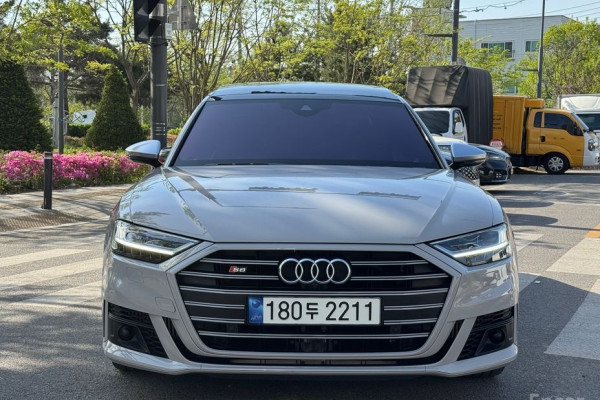 2021 Audi S8 с пробегом 59 000 км