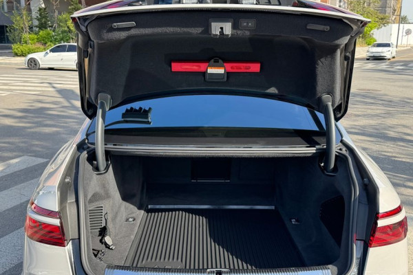 2021 Audi S8 с пробегом 59 000 км