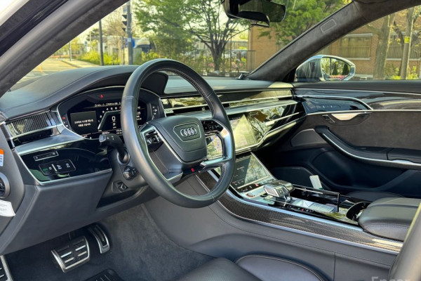 2021 Audi S8 с пробегом 59 000 км