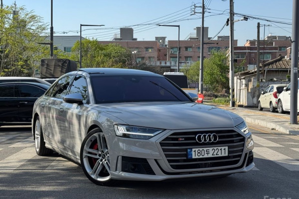 2021 Audi S8 с пробегом 59 000 км