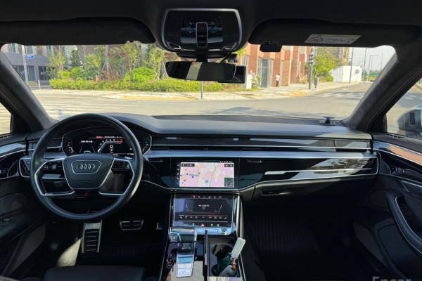 2021 Audi S8 с пробегом 59 000 км