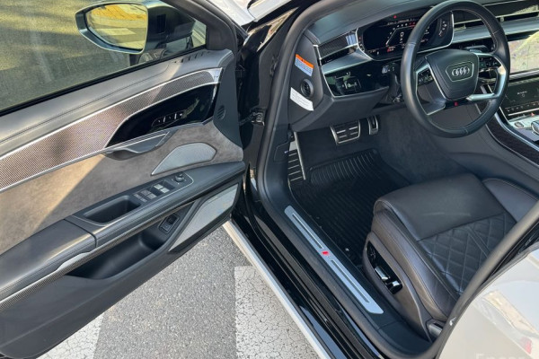 2021 Audi S8 с пробегом 59 000 км