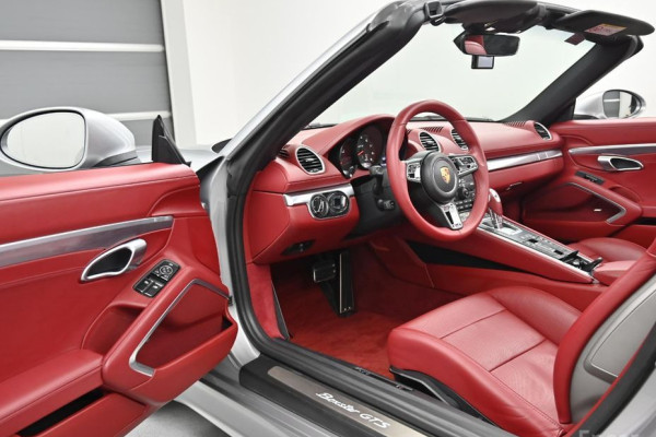 2023 Porsche 718 Spyder с пробегом 34 584 км