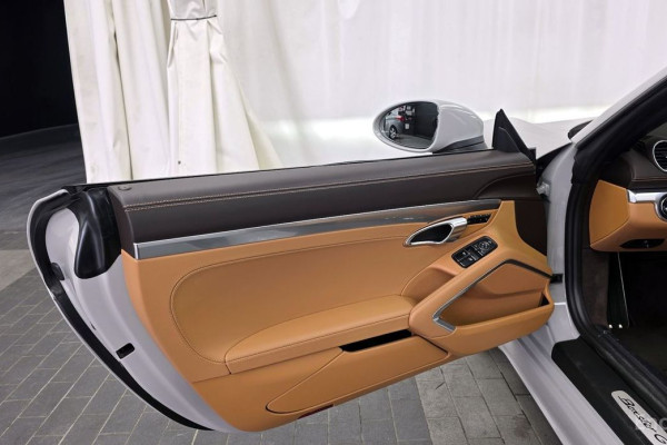 2023 Porsche Boxster с пробегом 15 972 км