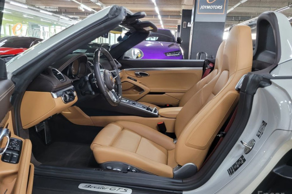 2022 Porsche Boxster с пробегом 10 400 км