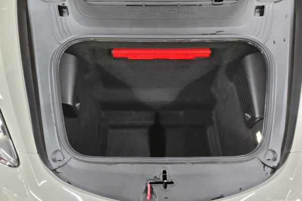 2022 Porsche Boxster с пробегом 10 400 км