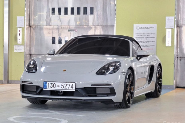 2022 Porsche Boxster с пробегом 10 400 км