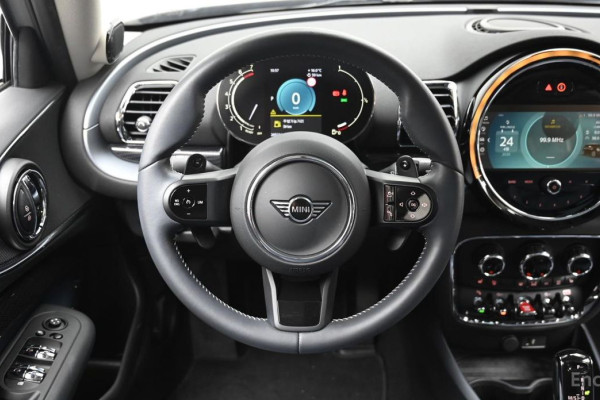 2023 Mini Clubman с пробегом 26 522 км