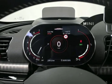 2022 Mini Clubman с пробегом 27 612 км
