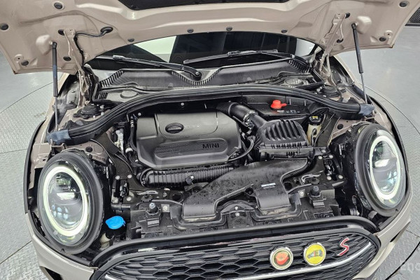 2022 Mini Clubman с пробегом 16 126 км