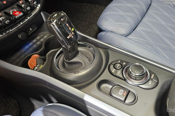 2022 Mini Clubman с пробегом 16 126 км