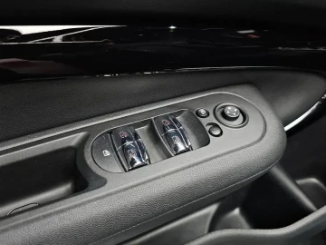 2023 Mini Clubman с пробегом 65 556 км