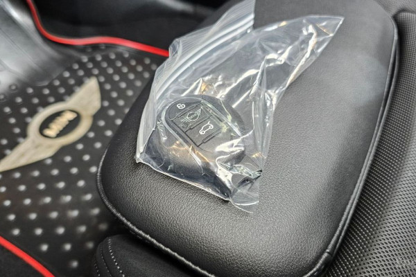 2023 Mini Clubman с пробегом 39 080 км